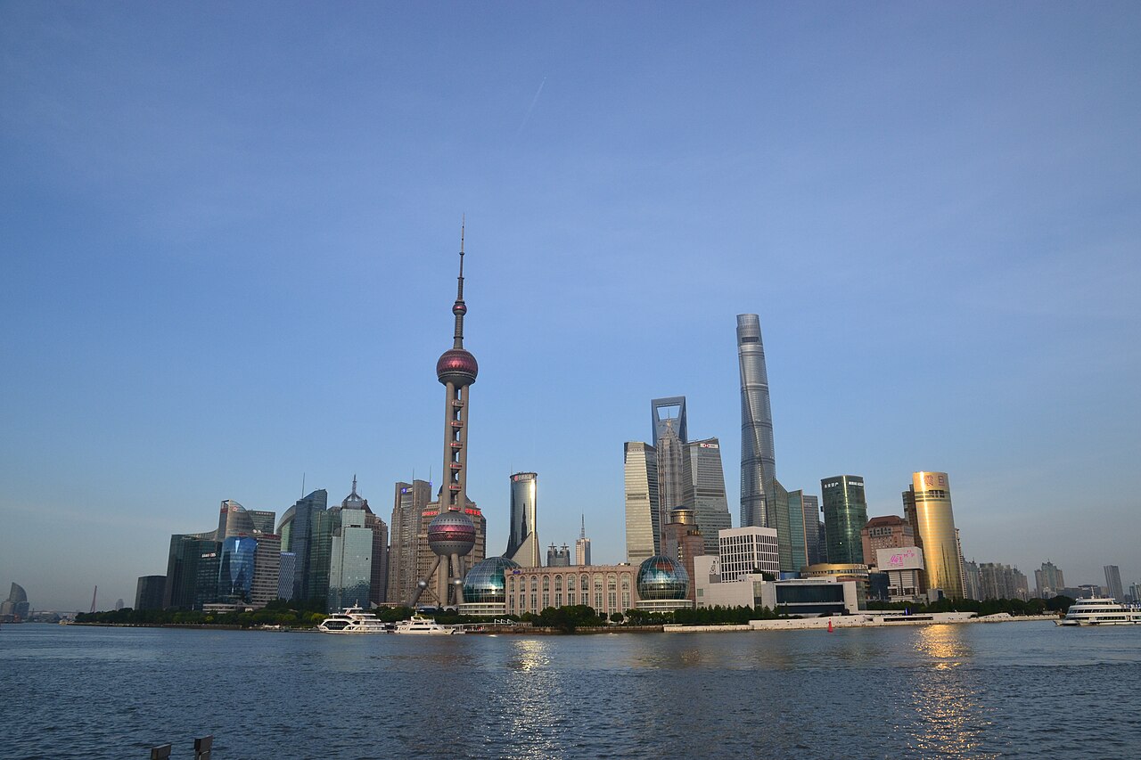Photographie de la skyline de Lujiazui, à Shanghai, vue depuis le Bund